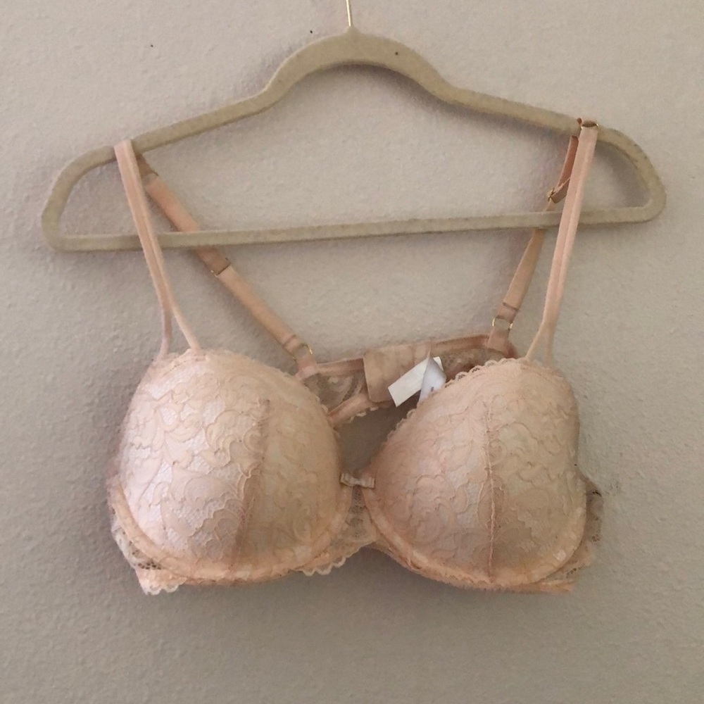 Nude lace push-up bra